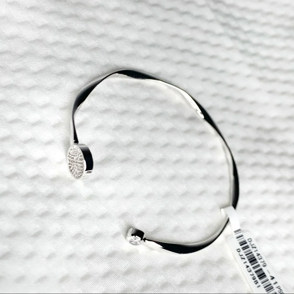 𝅺NEW STOCK-Pave Zircon/Twisted Metal Open Bracelet - Picture 6 of 11